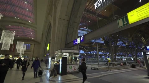 December 23, 2023. Leipzig, Germany. Leipzig Hauptbahnhof innen am Abend zur Stock Footage 262188893