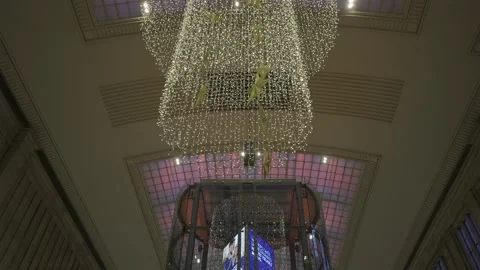 December 23, 2023. Leipzig, Germany. Leipzig Hauptbahnhof innen am Abend zur Stock Footage 262189070
