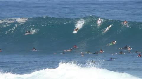 Decent wave ride at Pipeline Stock Footage 44066436