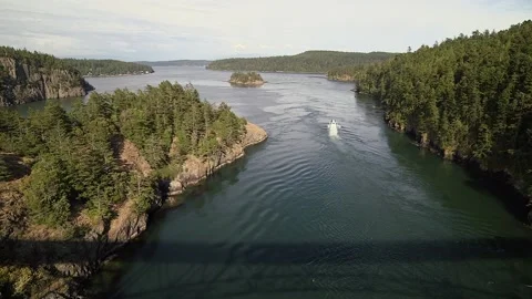 Deception Pass  Water Forest Straight Boat Washington Travel Tourism Vídeo Stock 140482155