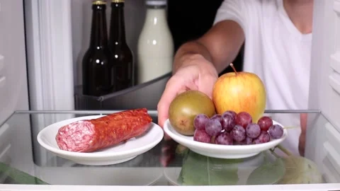 Decision for fruit instead of meat Video stock 135381404