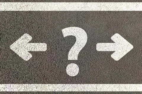 Decision making concept which way or direction to choose , Question mark sign Foto stock