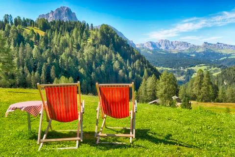 Deck chairs and table on the meadow Foto stock