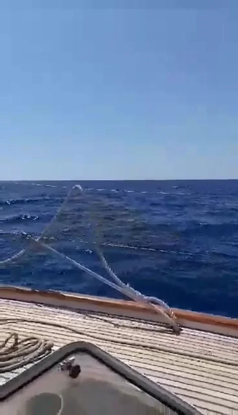 The deck of a moving yacht Vídeo Stock 332158824