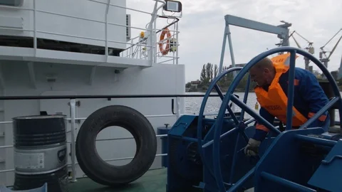 Deck of the tug moorings Video stock 95718418