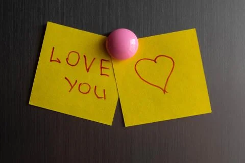 Declaration of love on the sticker for notes on the refrigerator. Foto stock