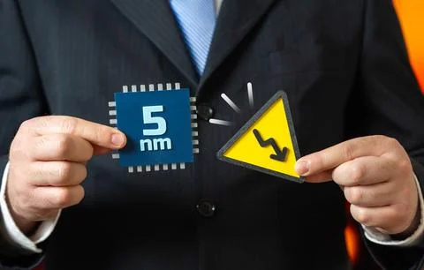 Decline in supplies of microchips 5nm process technology. Declining product.. Foto stock