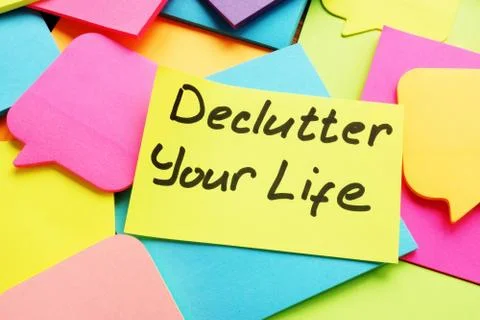 Declutter your life written by hand on the sheet. Foto stock
