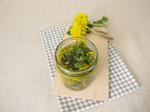 Decoction from dandelion flowers Foto stock