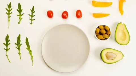Decomposed ingredient for salad move in plate. Food Knolling. Stop motion. Vídeo Stock 126720721