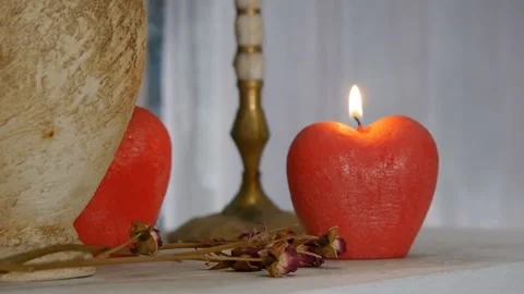 The decor. Burning candle in the form of an apple. The fire goes out, there is Video stock 105671323