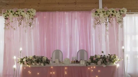 Decor of the wedding table of the bride and groom 库存影片 306147715