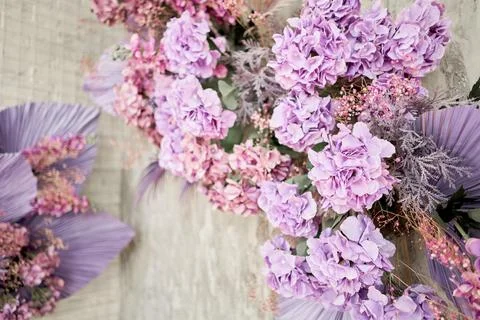 Decorate wall backdrop of artificial leaf and hydrangea. It is wedding time Foto stock