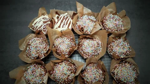 Decorated chocolate muffins with icing and sprinkles Stock-Footage 320393610