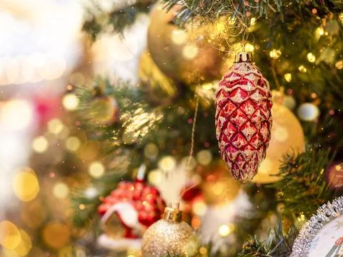 Decorated Christmas tree on the background of soft yellow lights with bokeh e Stock Photos