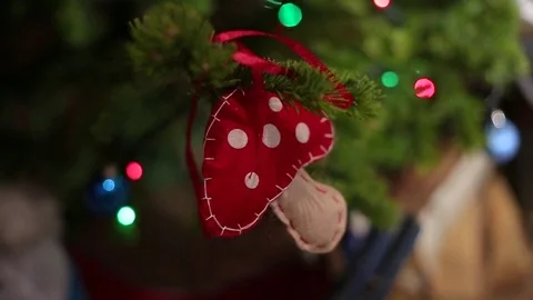 Decorated Christmas tree on blurred, sparkling and fairy background 库存影片 85059558