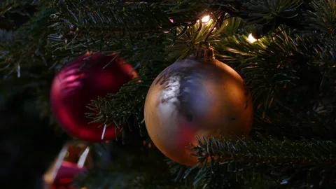 Decorated christmas tree at dusk Vídeo Stock 99582369