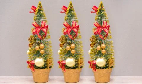 Decorated Christmas tree on a gray background Foto stock