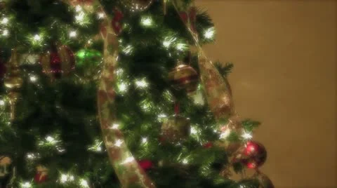 Decorated Christmas tree Spinning 스톡 동영상 12539145