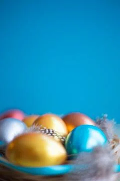 Decorated easter nest with eggs 库存照片
