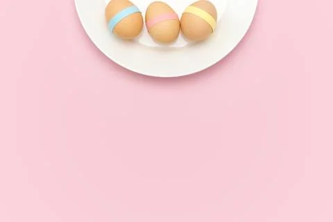 Decorated egg on a plate. Easter background Stock Photos