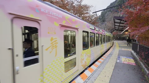 Decorated Eizan Train Departing Maple-Lined Kibuneguchi Station Stockbeeldmateriaal 348576260