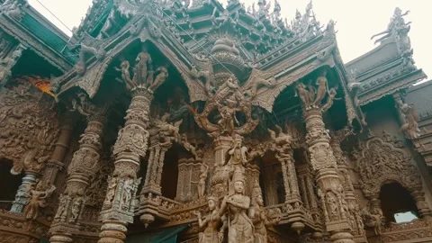 Decorated pillars at the side of the Sanctuary of Truth Museum . largest wooden Vidéo 343400310