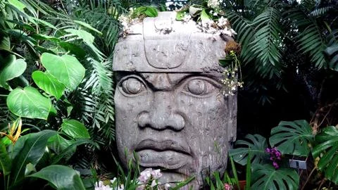 Decorated stone head of the Maya Foto stock