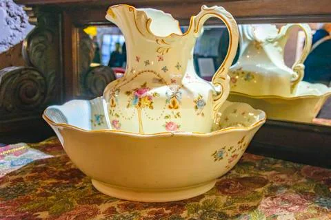 Decorated Teapot at Table Stock-Fotos