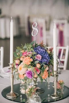 Decorated Wedding table setting with candles and flowers 库存照片