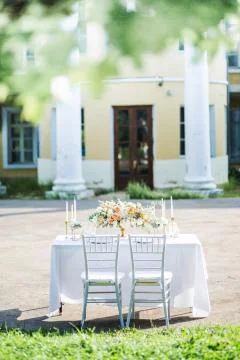 Decorated wedding table for two with beautiful flower composition, glasses for Fotos Stock