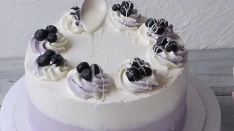 Decorating of blueberry cake with liquid white chocolate. Stock Footage 148489256