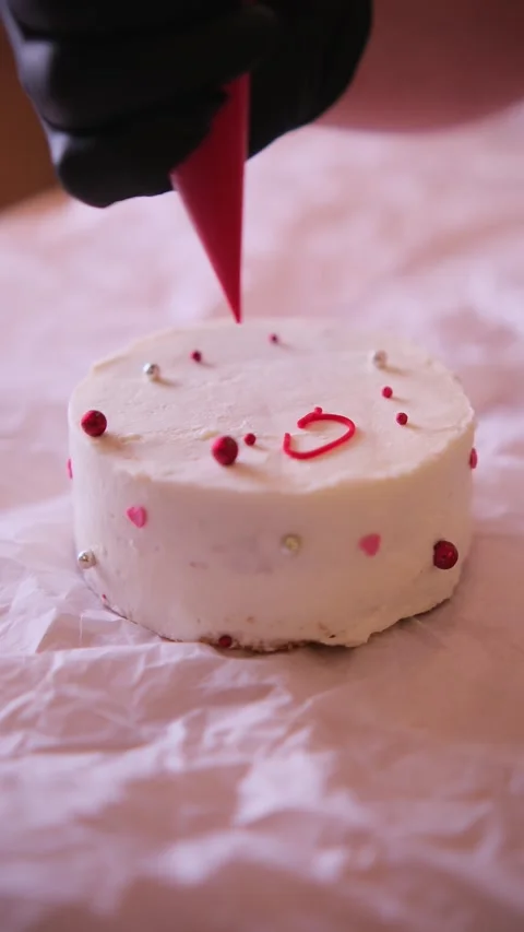 Decorating a cake with cream Stock Footage 309954019