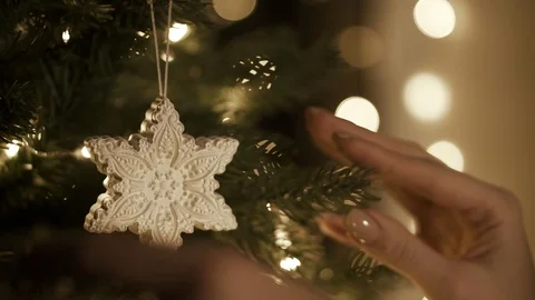 Decorating the Christmas tree, decorations corrects. Warm lights in the backgrou Video stock 98952791