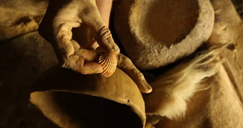 Decorating a clay pot 스톡 동영상 61265371