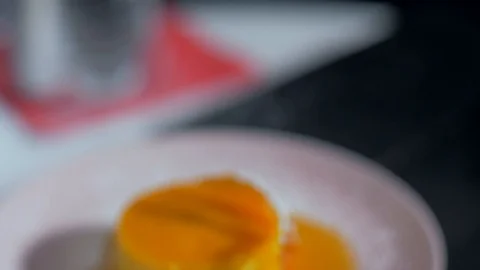 Decorating creme brulee Video stock 106346730