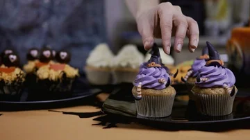 Decorating cupcake with icing hat and legs. Muffin like witch. Halloween concept Video stock 85954284