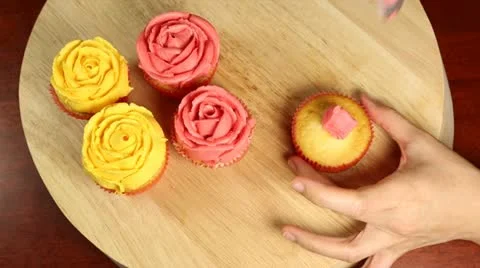 Decorating Cupcakes Video stock 22343181