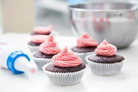 Decorating cupcakes Foto stock