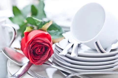 Decorating festive dinner table Stockfoto's