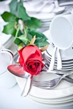 Decorating festive dinner table Foto stock
