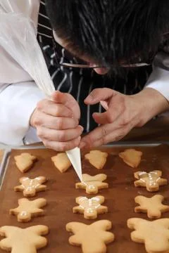 Decorating ginger bread man 스톡 사진
