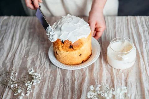 Decorating homemade easter panettone with icing, top view. Foto stock
