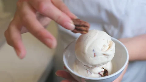 Decorating ice cream cup Vidéo 160502562