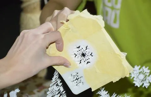 Decorating a mirror in a New Year's theme Foto stock