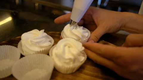 Decorating with pastry bag with cream. making marshmallows or meringues 스톡 동영상 128724612