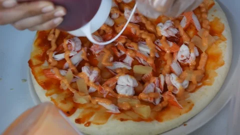 Decorating pizza with sauce Stock Footage 128812499