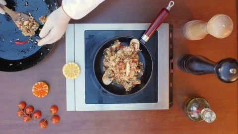 Decorating seafood paella with lemon 스톡 동영상 74940732