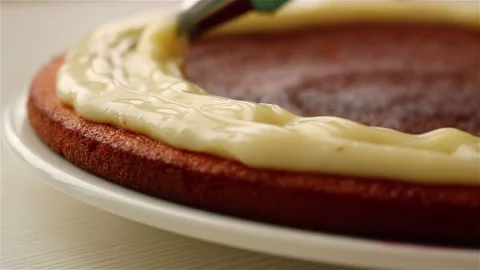 Decorating sponge cake with cream from pastry bag close up 스톡 동영상 147635245