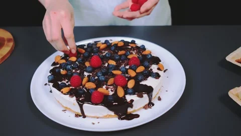 Decorating a stracciatella cake with raspberries Stock-Footage 252325703